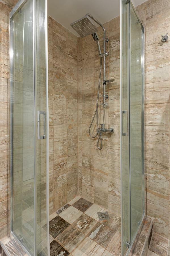 Brand-New Modern Flat In Heart Of City سالونيك المظهر الخارجي الصورة