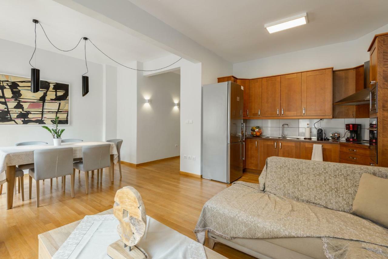 Brand-New Modern Flat In Heart Of City سالونيك المظهر الخارجي الصورة